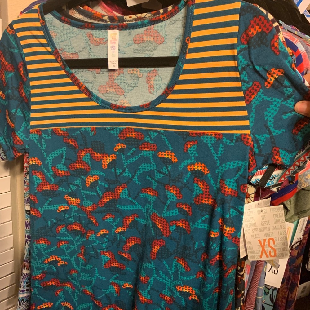 Lularoe xs tee
